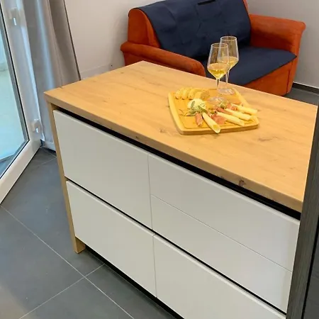 Cintya Apartman *